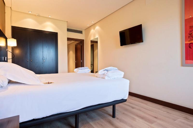 Occidental Pamplona Hotel Exterior photo